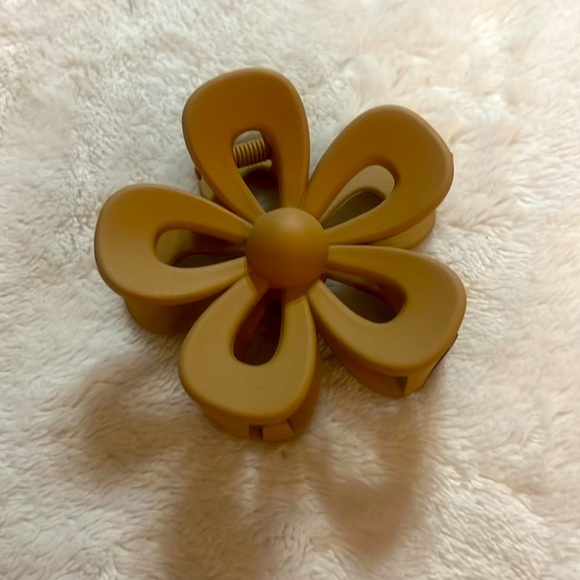 🤎🤍PAIR OF LARGE HAIR CLIPS 🤎🤍 - Picture 3 of 5